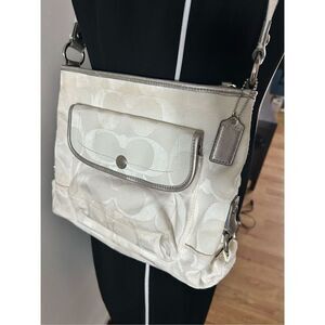 Coach Kyra Daisy Crossbody Shoulder Bag White & Silver F19713